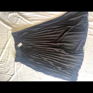 Perfect fall find! High waist pleated black skirt. A great closet staple.